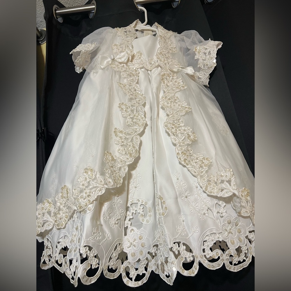Elegant White Lace Baby Dress EXCLUSIVE OF DECORATION

christing gown
Size 1-2 - Picture 9 of 12
